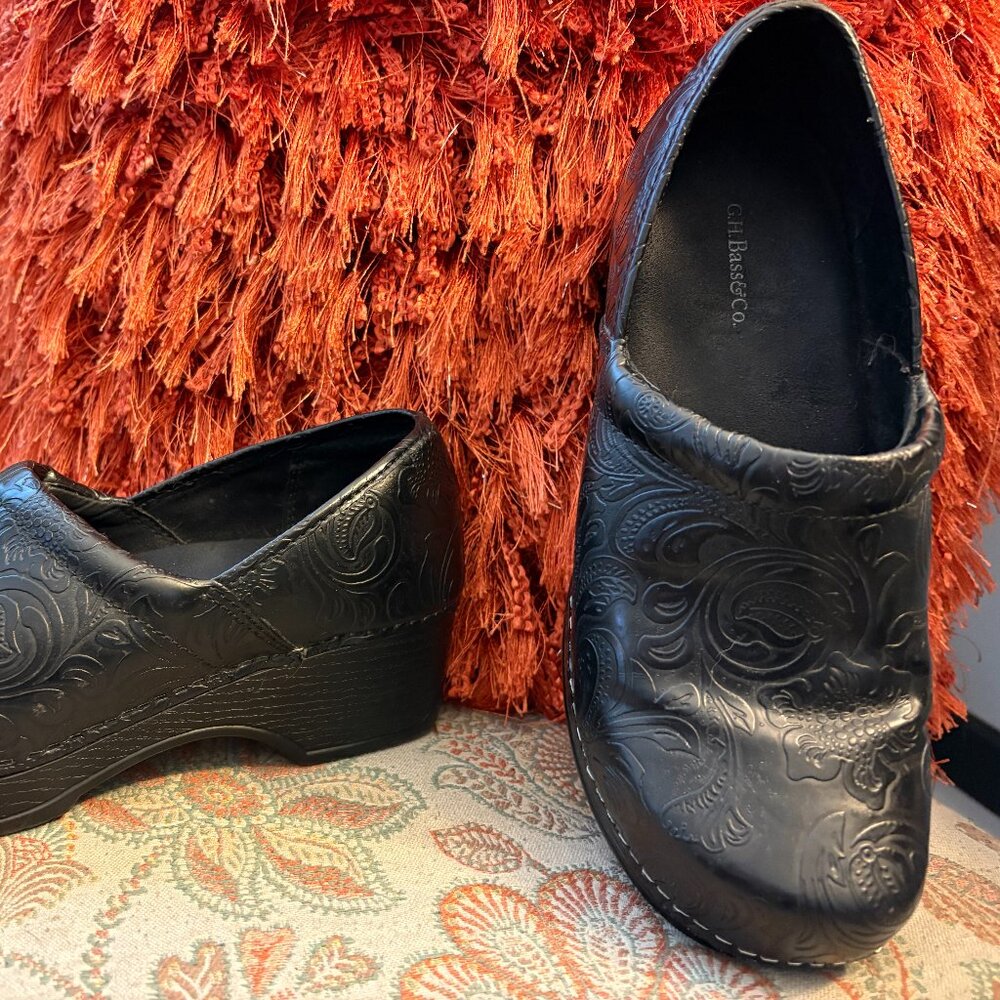 Black clogs size 7 like new